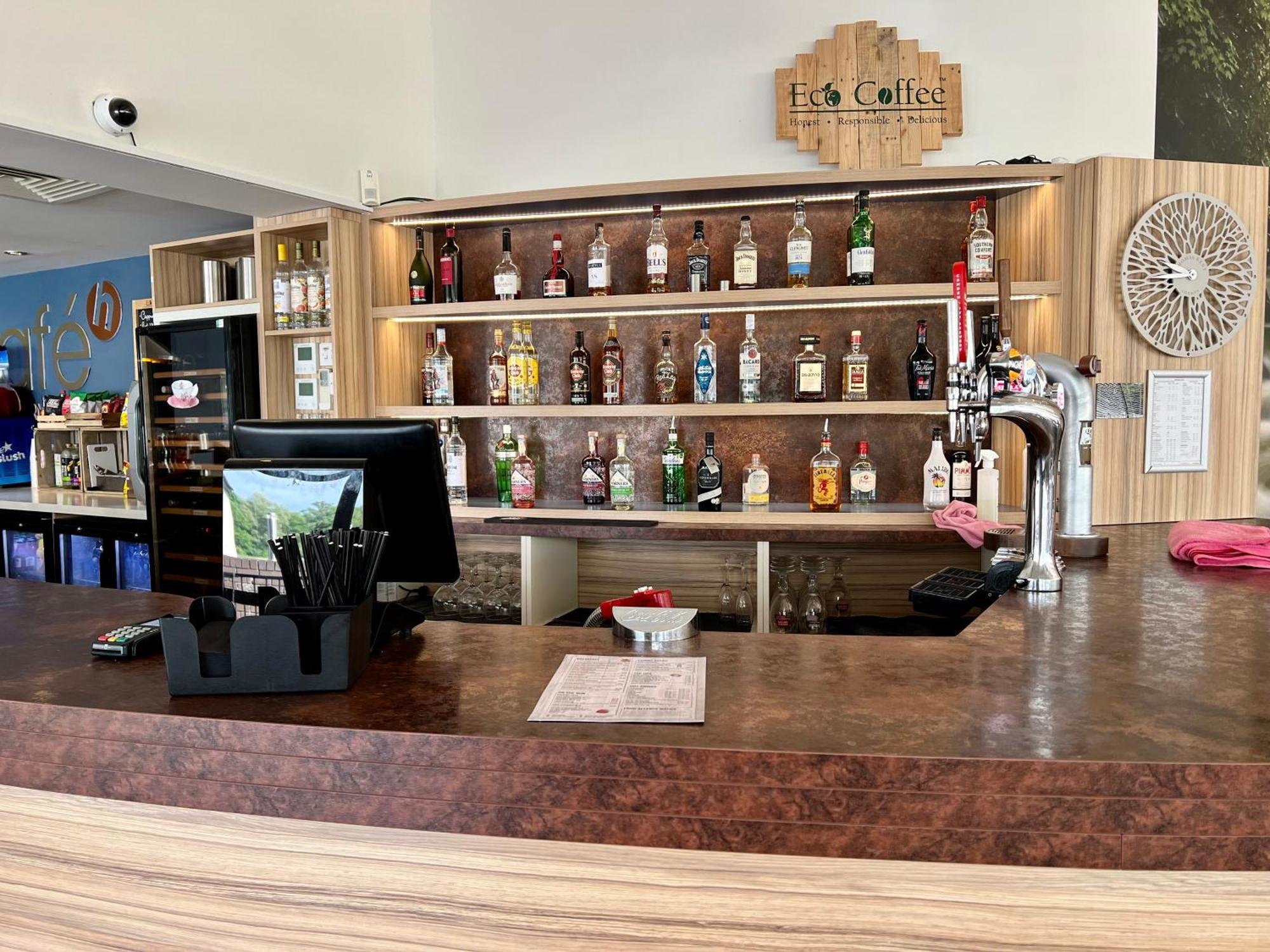 Wildflower, Premium Plus Hot Tub Lodge South Cerney Εξωτερικό φωτογραφία